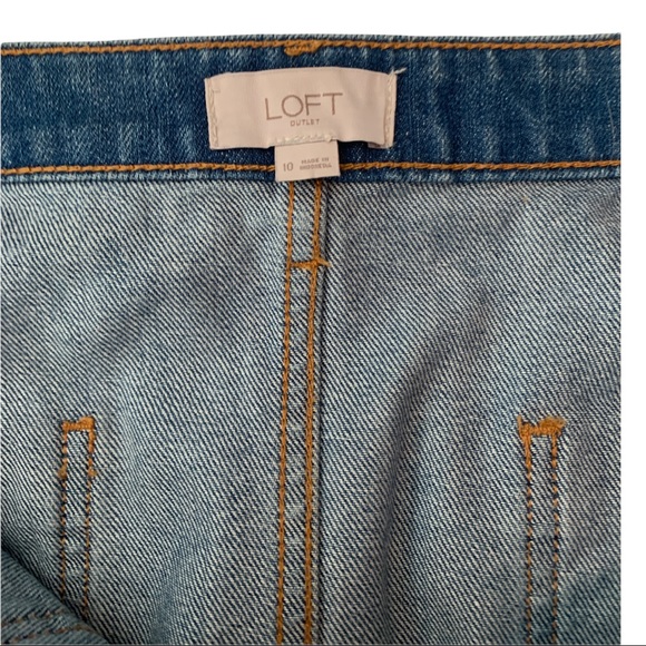 Ann Taylor Loft Outlet, Size 10, Frayed edges, good condition, Denim Skirt - Picture 4 of 4